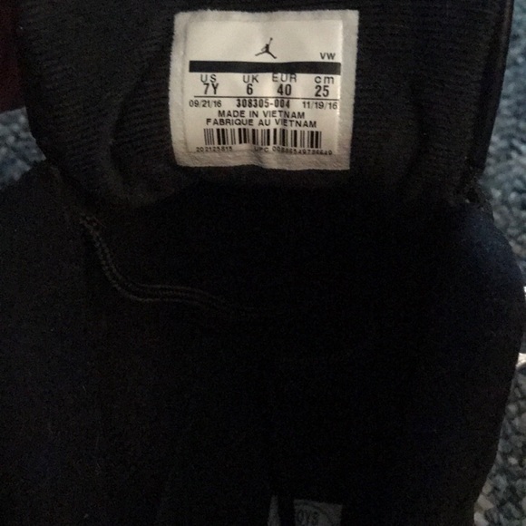 Jordan Size 7Y - Picture 4 of 7